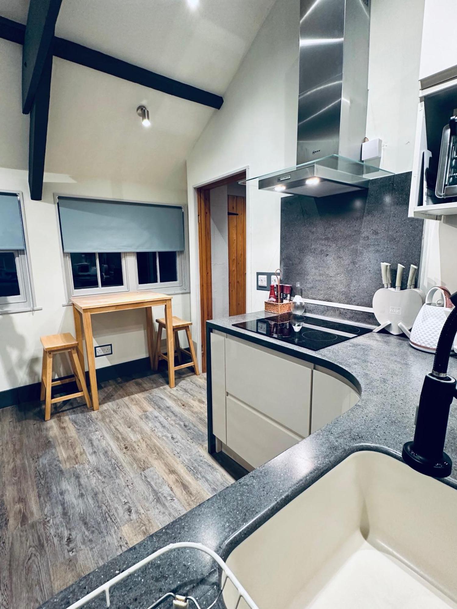 Tiny Romantic Retreat With Hot Tub On A Country Estate Near Cardigan Bay In Eryri Snowdonia Llanbedr  Exteriér fotografie