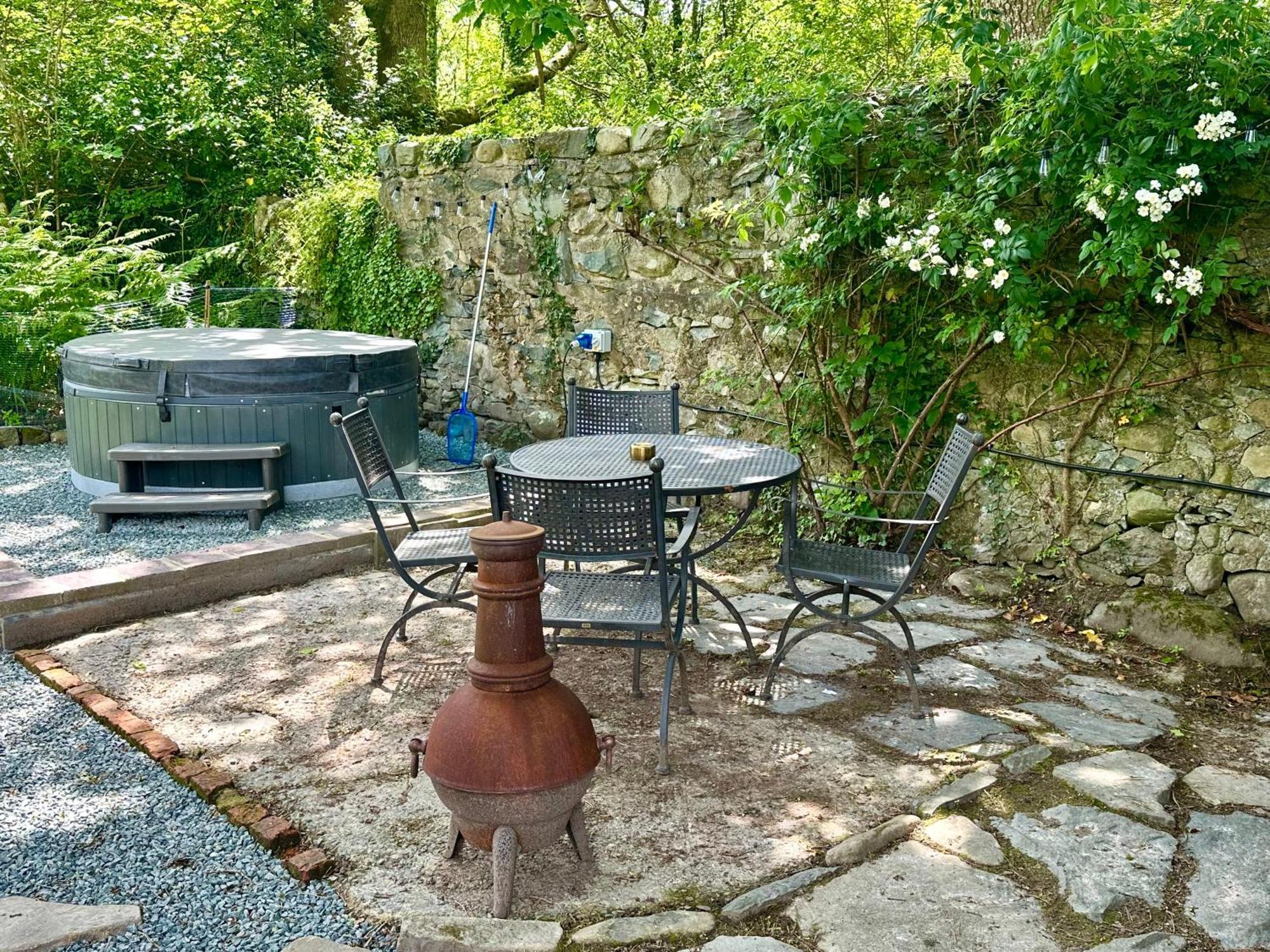 Tiny Romantic Retreat With Hot Tub On A Country Estate Near Cardigan Bay In Eryri Snowdonia Llanbedr  Exteriér fotografie